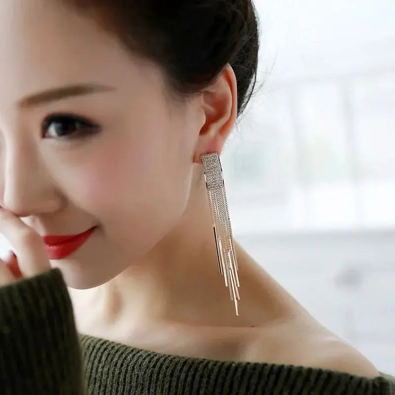 Brincos de Cristal Dourado com Pingente - Elegância e Versatilidade Conceitastral