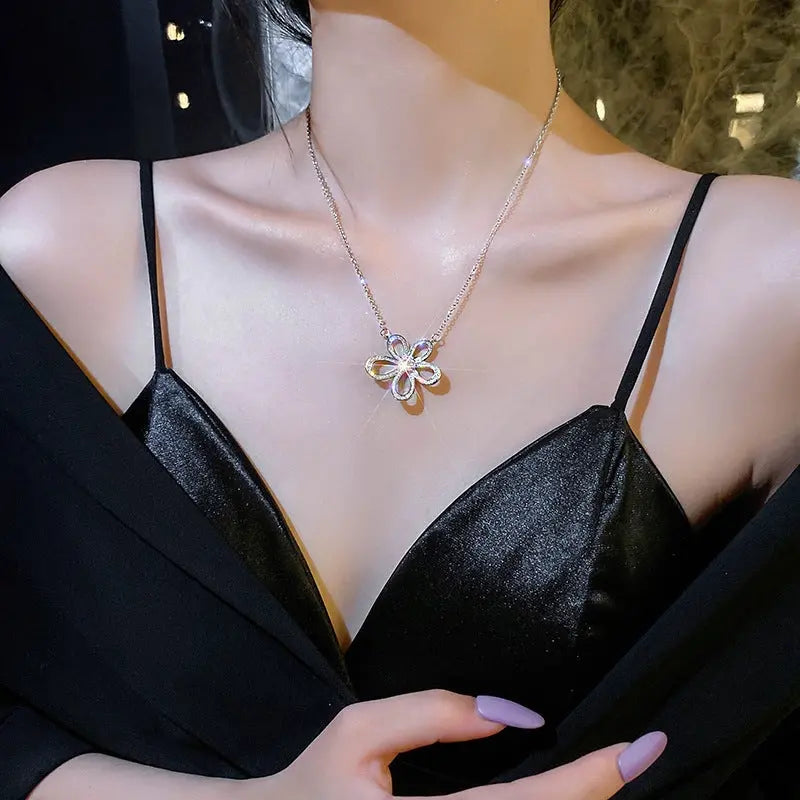 Full Diamond Five Petal Flower Pendant Necklace Conceitastral