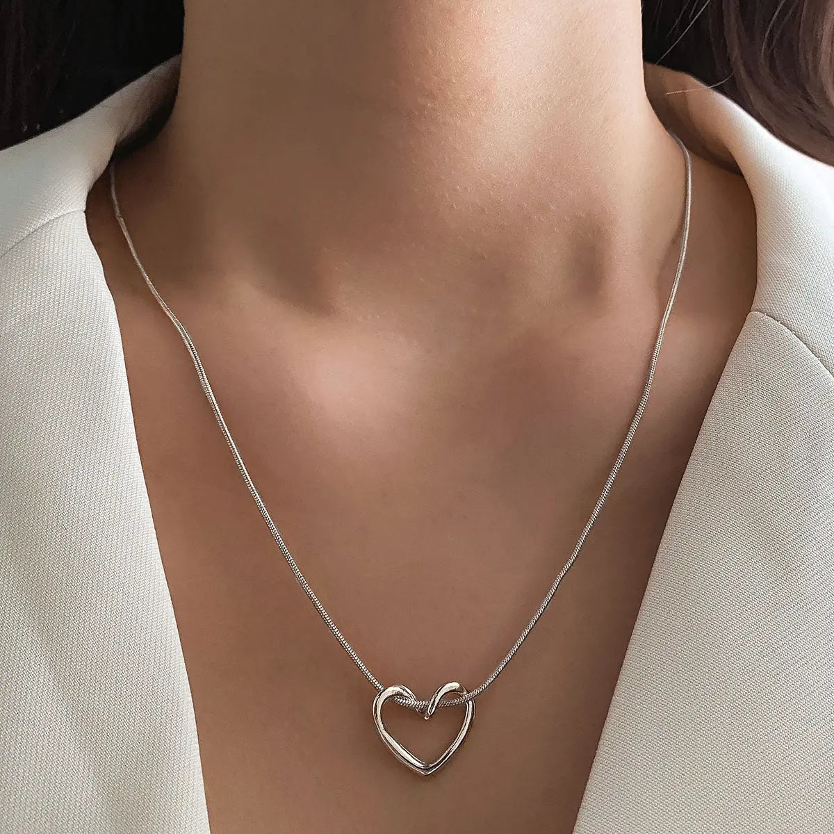 Niche Hollow Heart Necklace For Women Conceitastral