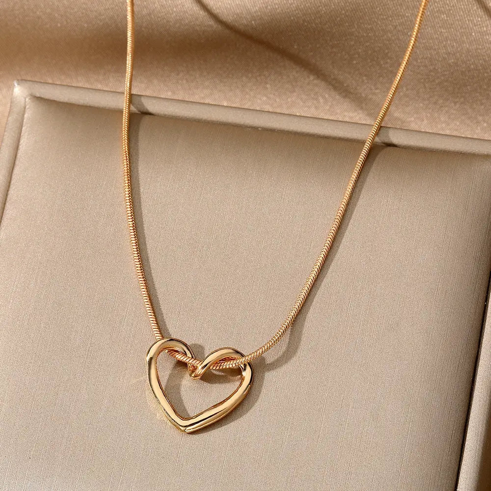 Niche Hollow Heart Necklace For Women Conceitastral
