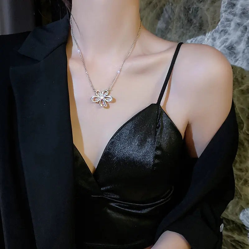 Full Diamond Five Petal Flower Pendant Necklace Conceitastral