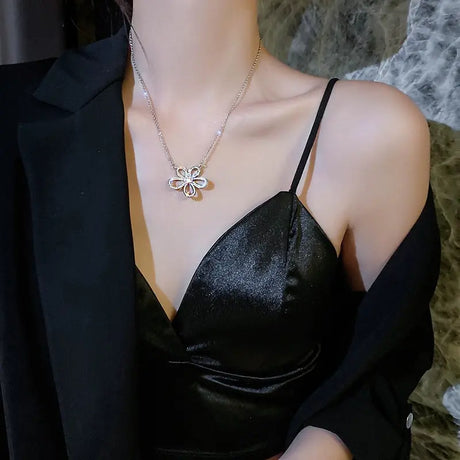 Full Diamond Five Petal Flower Pendant Necklace Conceitastral