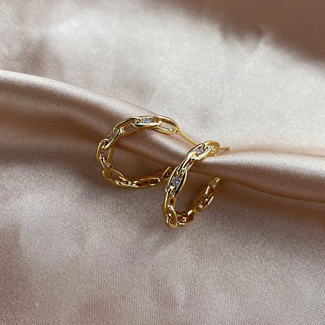 Korean women with earrings Conceitastral