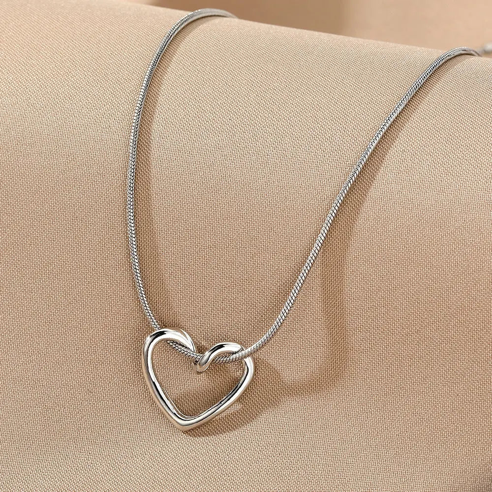 Niche Hollow Heart Necklace For Women Conceitastral
