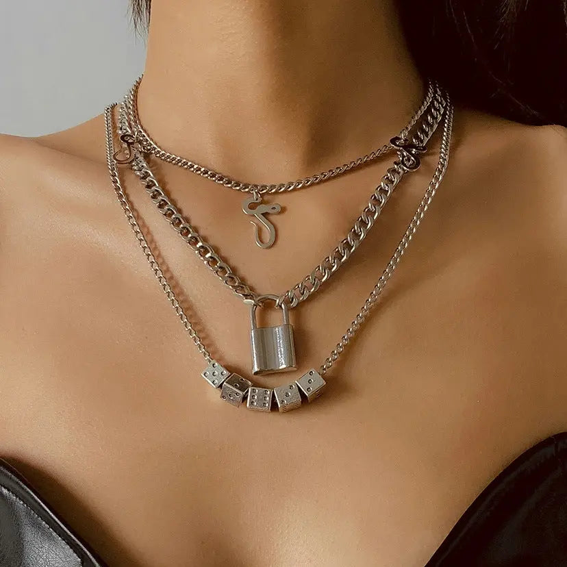 Trendy Snake Necklace Suit Women Conceitastral